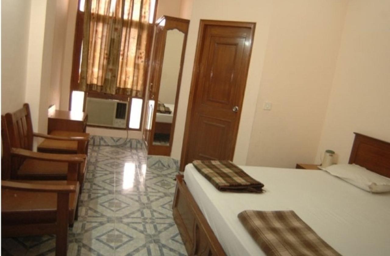Hotel The Shubham Вриндавана Экстерьер фото