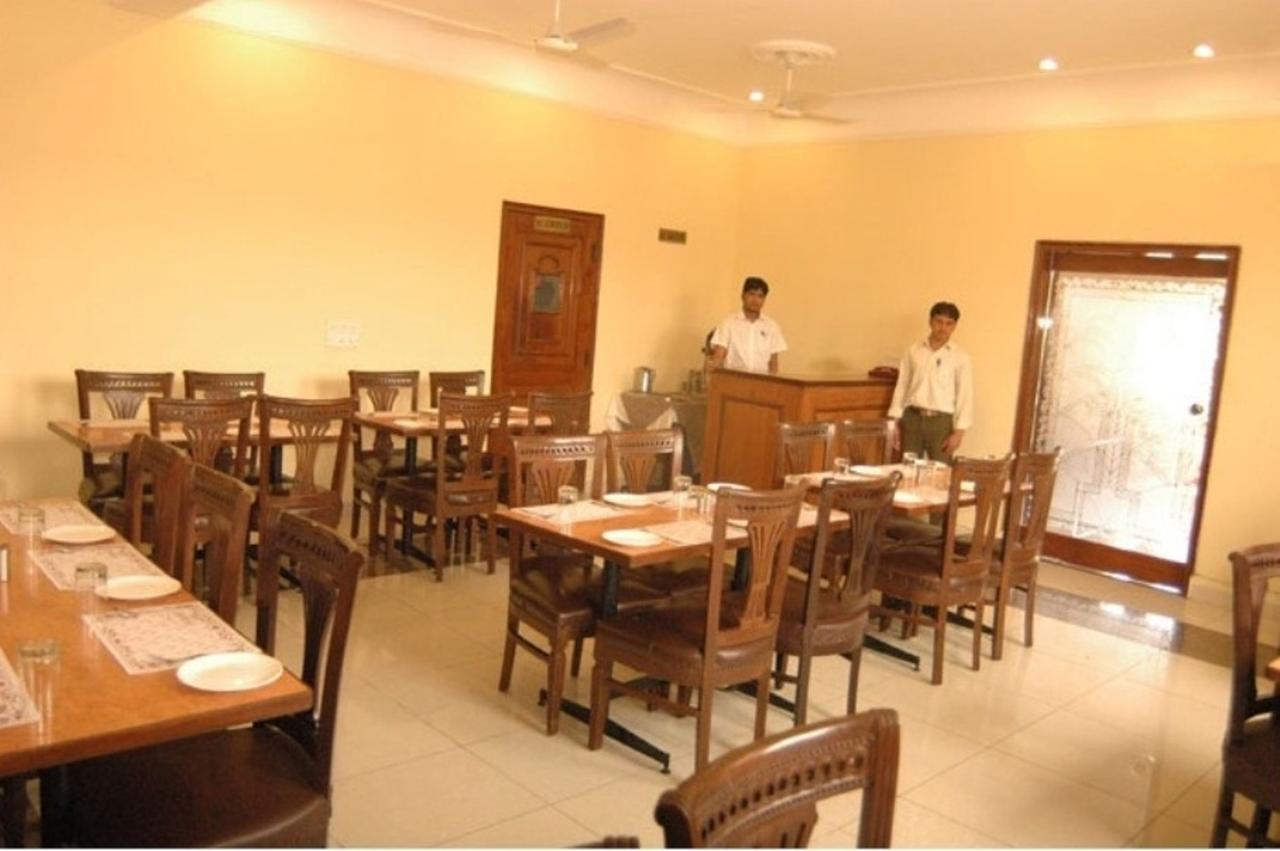 Hotel The Shubham Вриндавана Экстерьер фото
